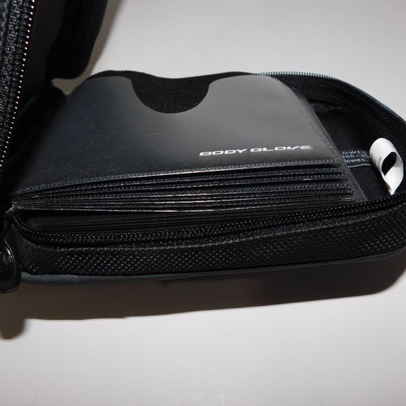 Body Glove Black  Soft Shell CD / DVD Storage Wallet 32 Disc Capacity - Picture 8 of 8